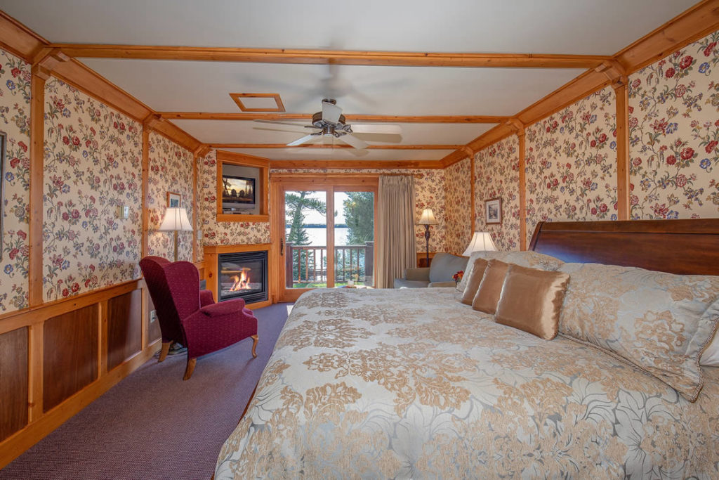 Siskiwit Bay Lodge Room 1